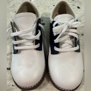 FootMates Kids White and Navy Dress Shoes